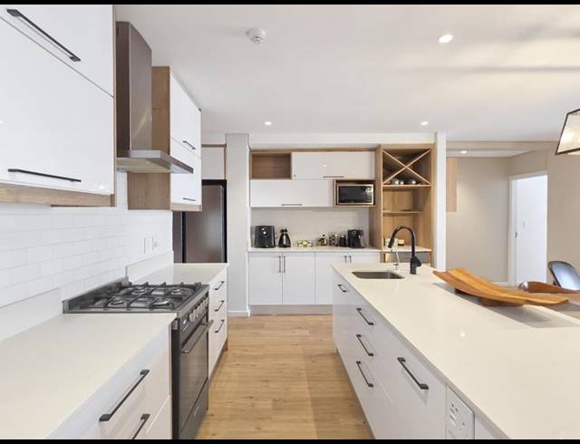 2 BEDROOM APARTMENT FOR SALE IN SEA POINT